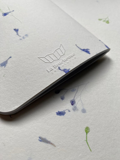 Carnet LAZULI – Un peu fleur bleue